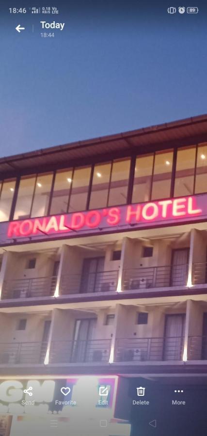 Ronaldos Old Goa Hotel Pangim Exterior foto